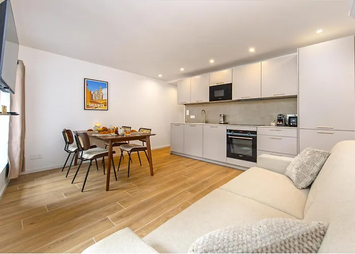 Apartment Felix Faure - Somptueux 3 Pieces - Carre D'or - Parking