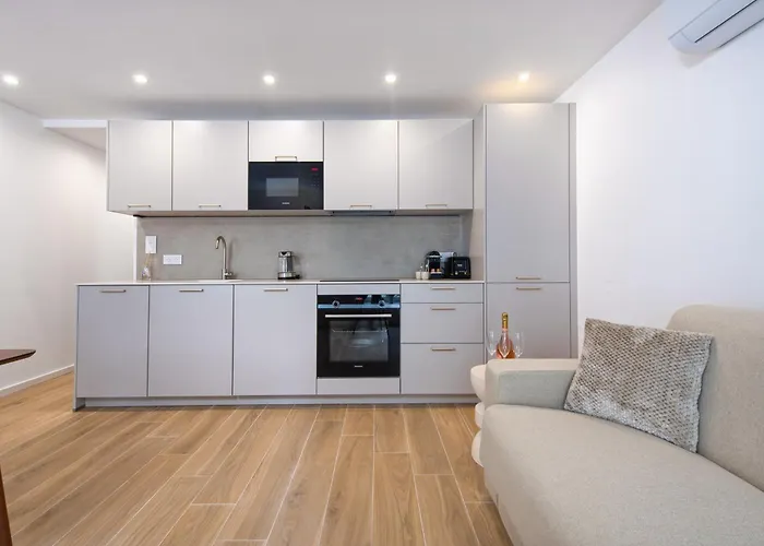 Felix Faure - Somptueux 3 Pieces - Carre D'or - Parking Apartamento