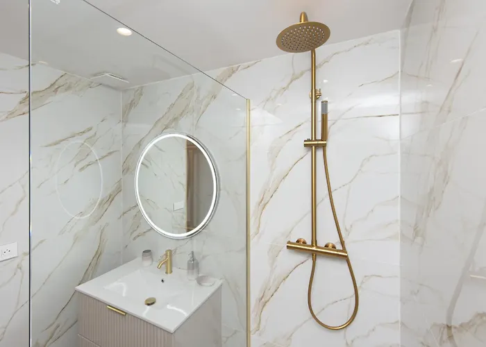 Felix Faure - Somptueux 3 Pieces - Carre D'or - Parking Apartment *